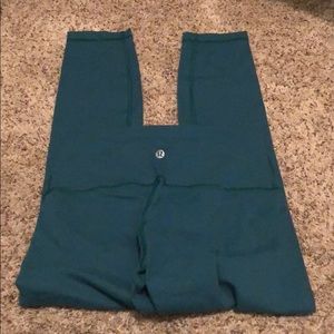 lululemon cropped wunder under